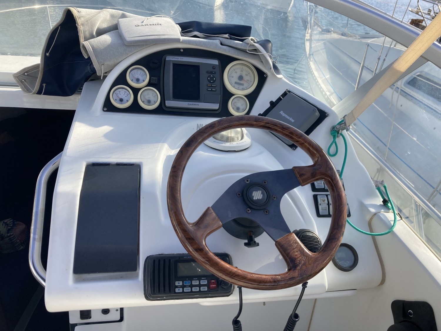 slider 4 Beneteau Flyer 701